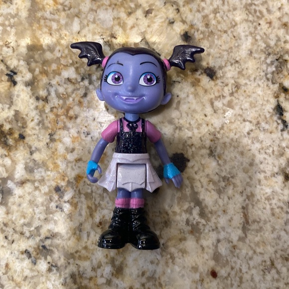Disney Vampirina Kitchen Playset - Picture 3 of 4